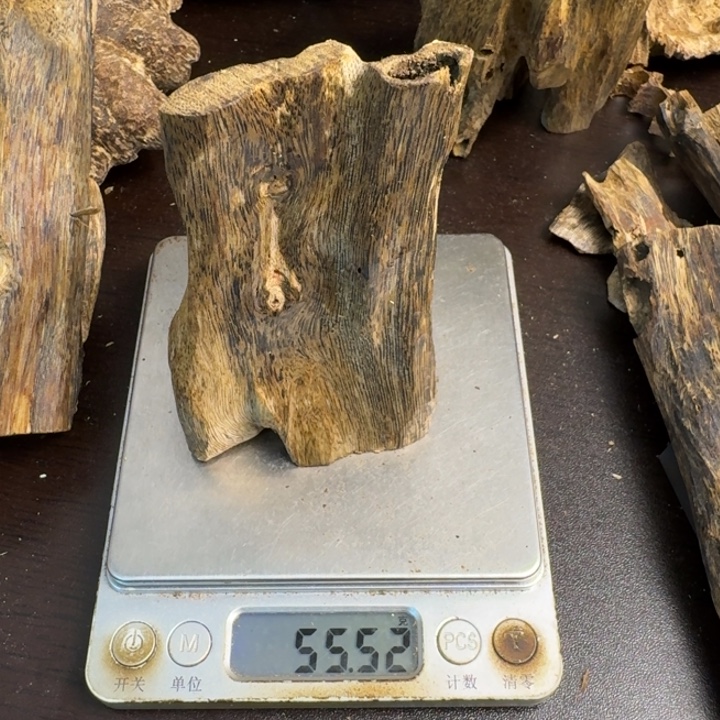 沉香沉香碎屑乌身圆叶55克