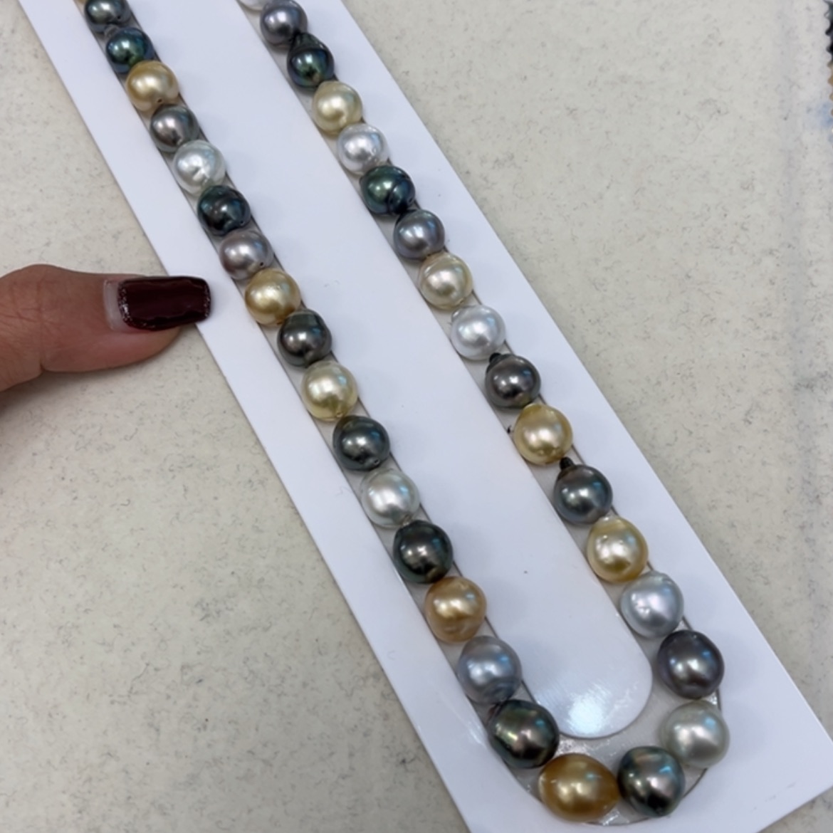 【闪购商品】海水珍珠颈饰未镶嵌迷*澳白金珠大溪地混彩项链