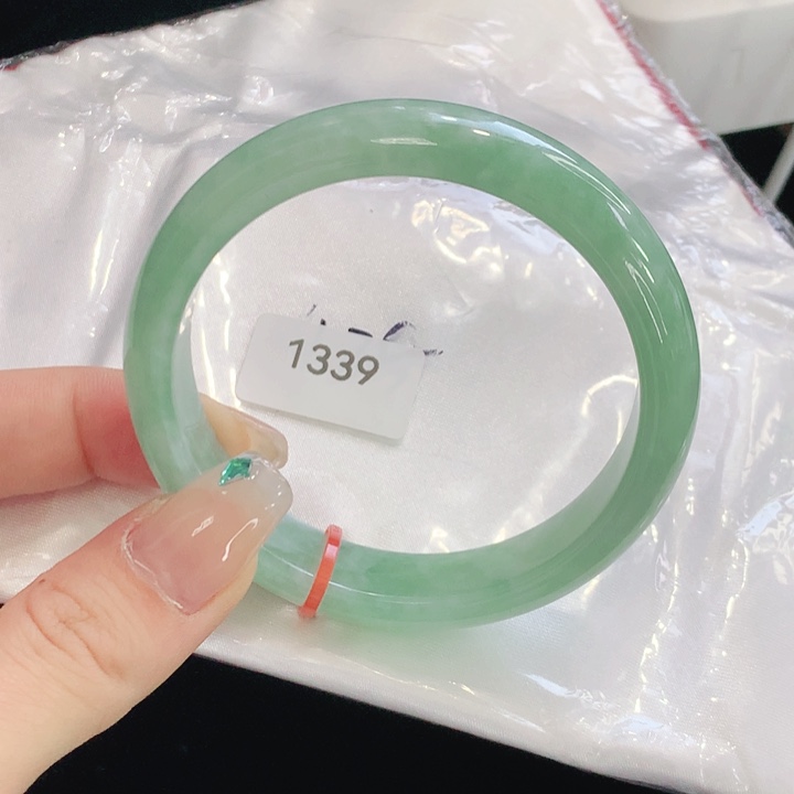 翡翠手镯未镶嵌天然翡翠手镯01