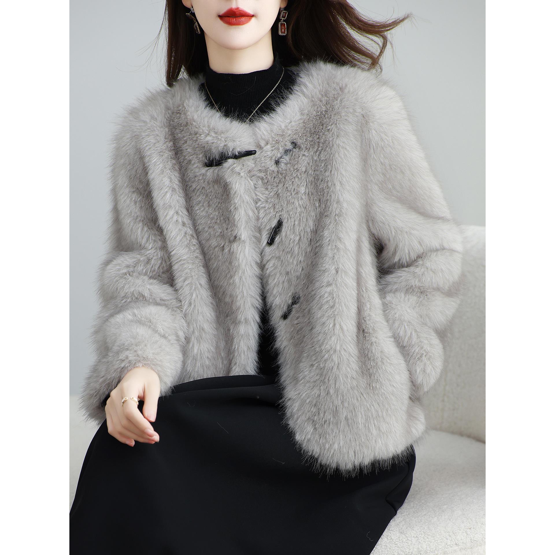 妃诗小香风皮毛一体短款外套女2025冬季小个子仿皮草毛毛保暖上衣