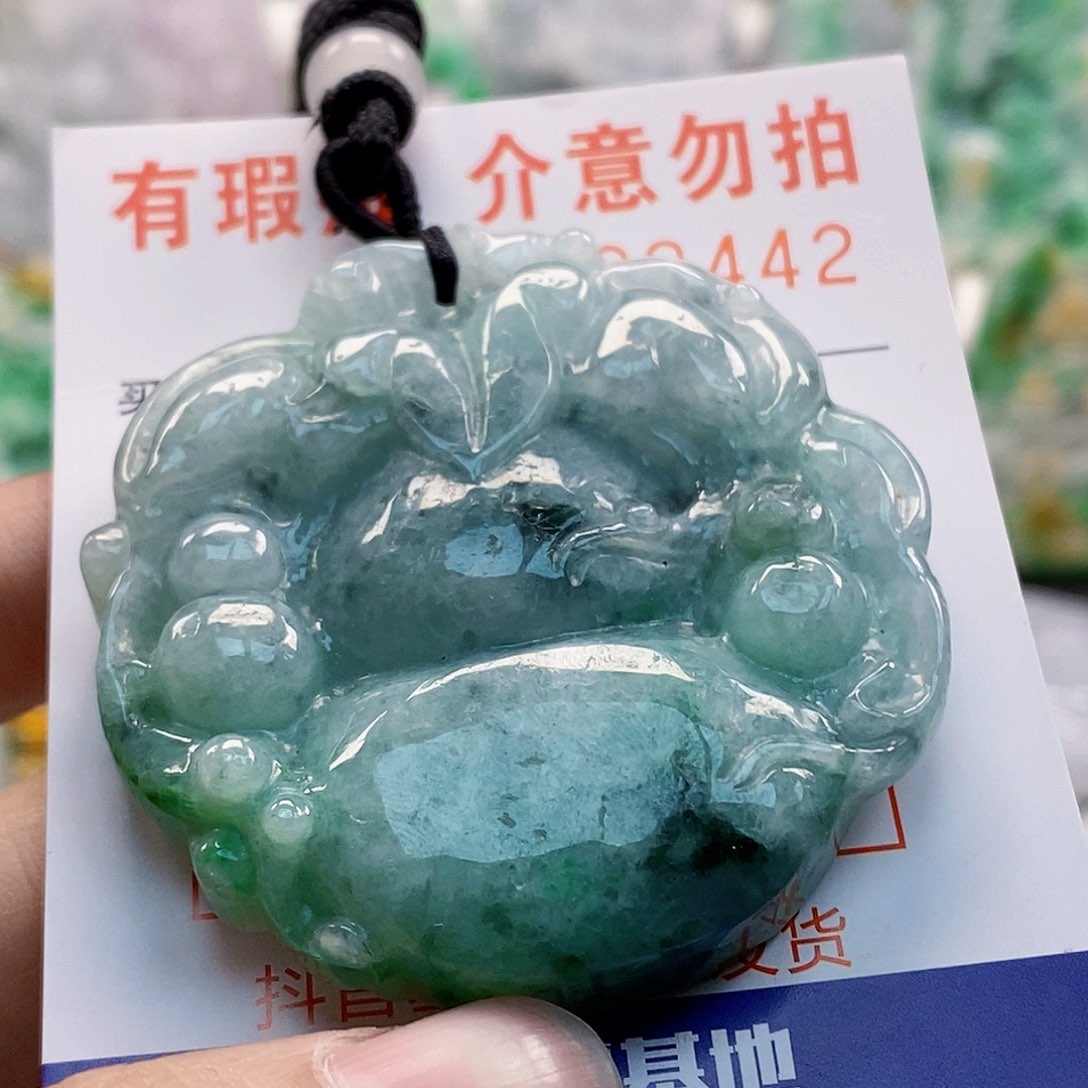 吊坠(不含链)未镶嵌翡翠