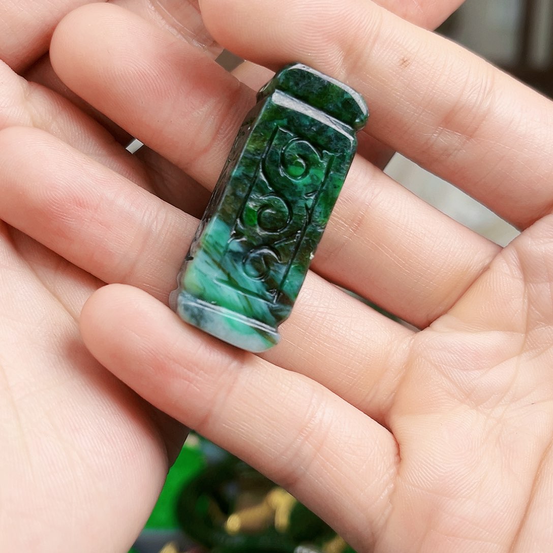 翡翠颈饰未镶嵌吊坠