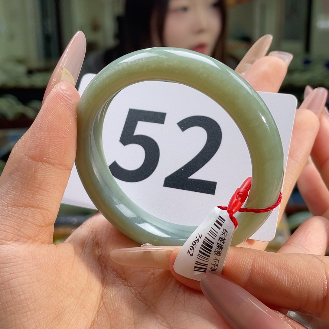 和田玉手镯未镶嵌纹