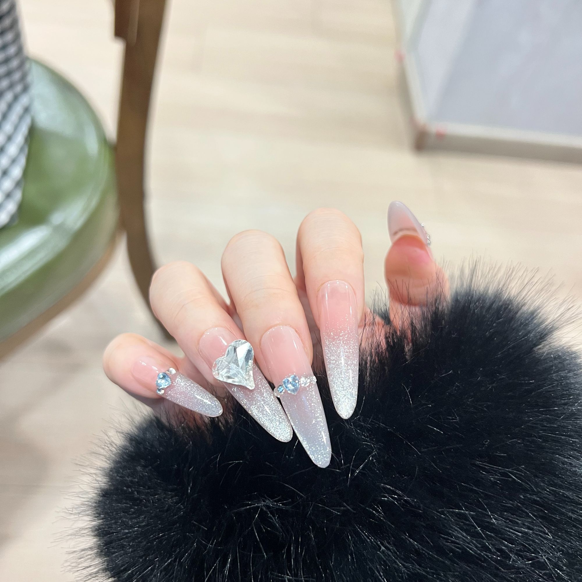 【极光碎冰】冰透碎钻爆闪猫眼新款穿戴甲法式渐变显气质