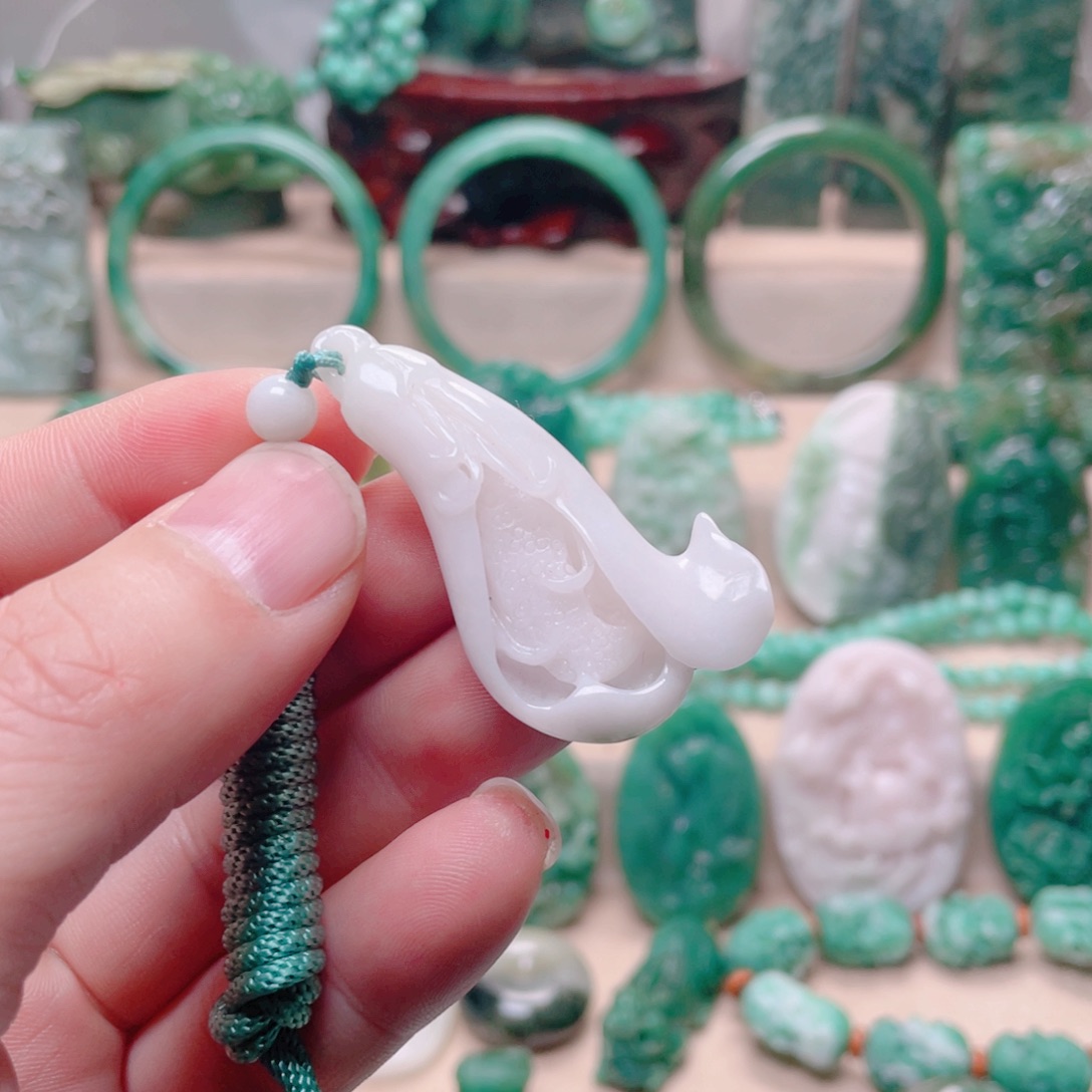 独山玉未镶嵌颈饰