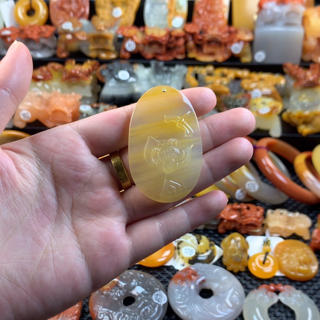 石英质玉（黄龙玉）未镶嵌挂件