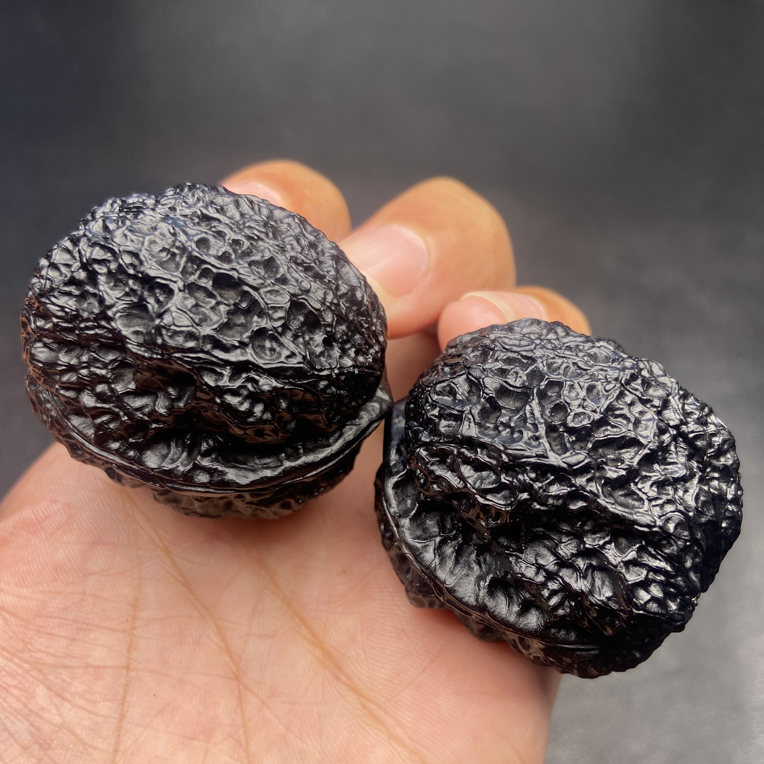 云南铁核桃 文玩核桃 40-41尺地闷饕餮金蟾发货图片同款随机一对