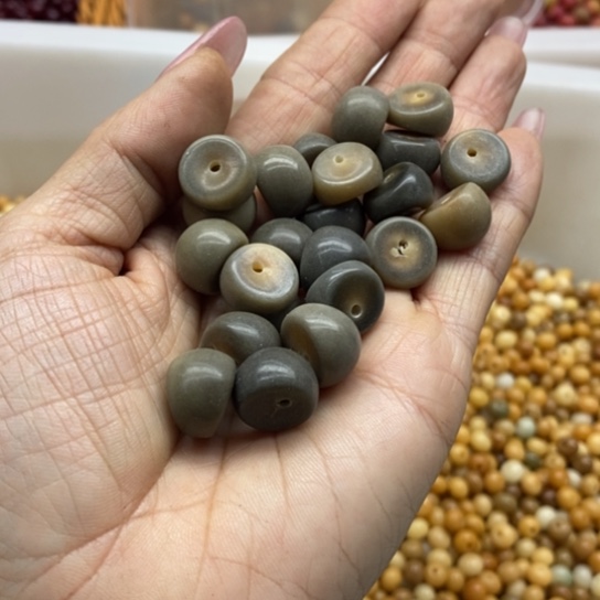 白玉菩提吊坠微瑕13海盐大肠60颗