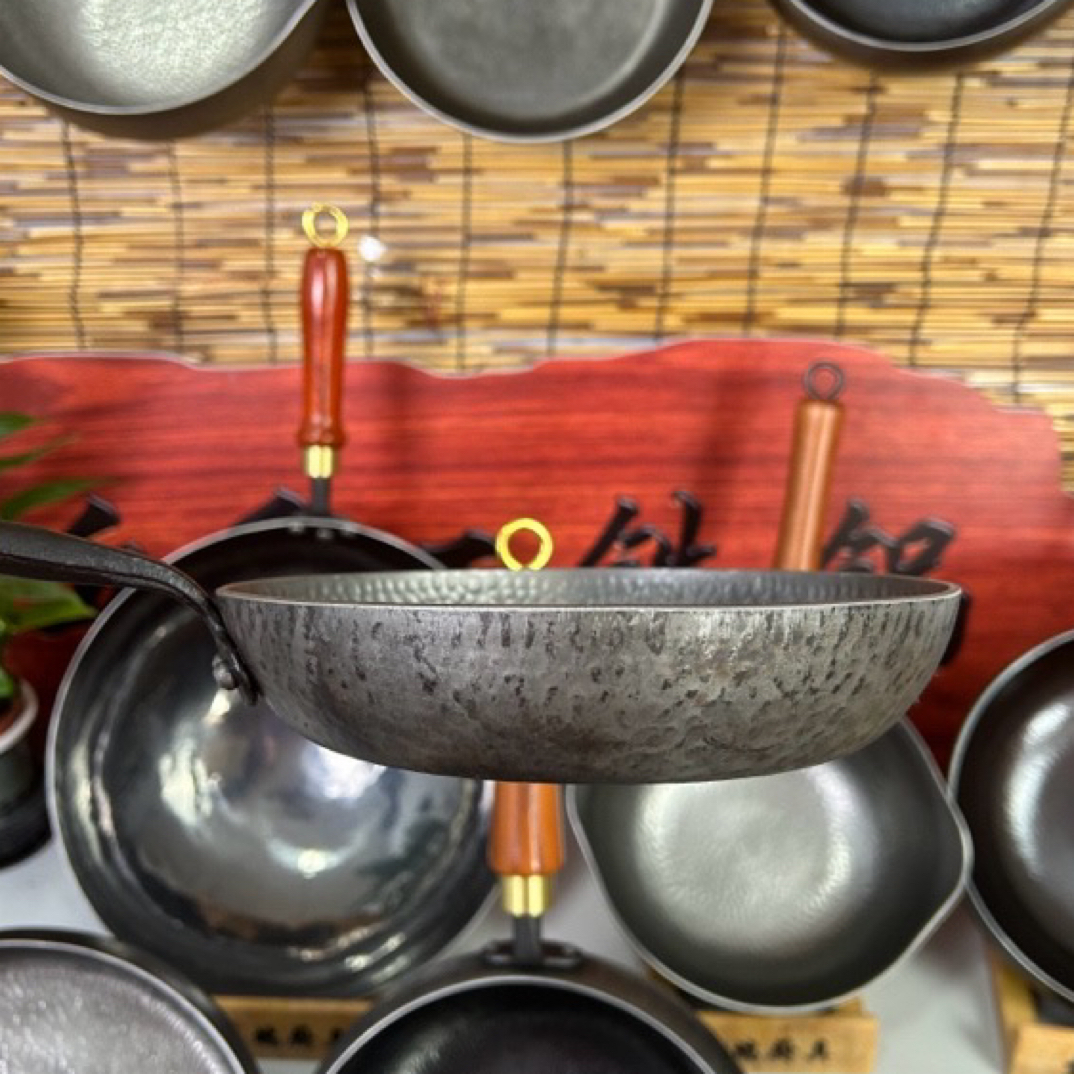 福利款铁锅一物一拍现场挑选