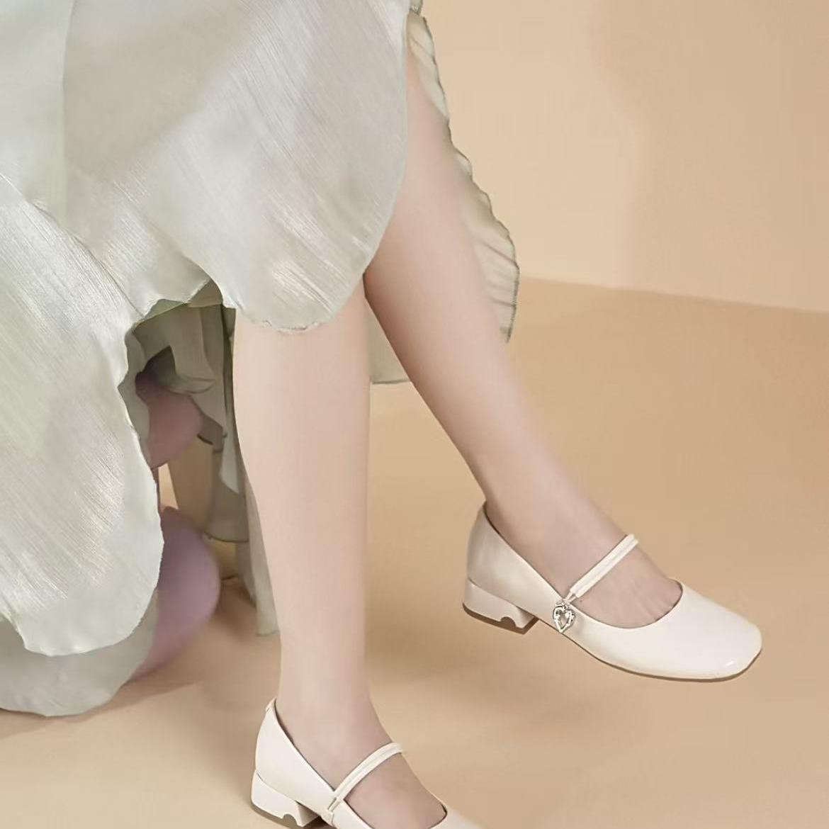 W886-1秋季浅口单鞋女新款配裙子甜美软底仙女鞋玛丽珍小皮鞋