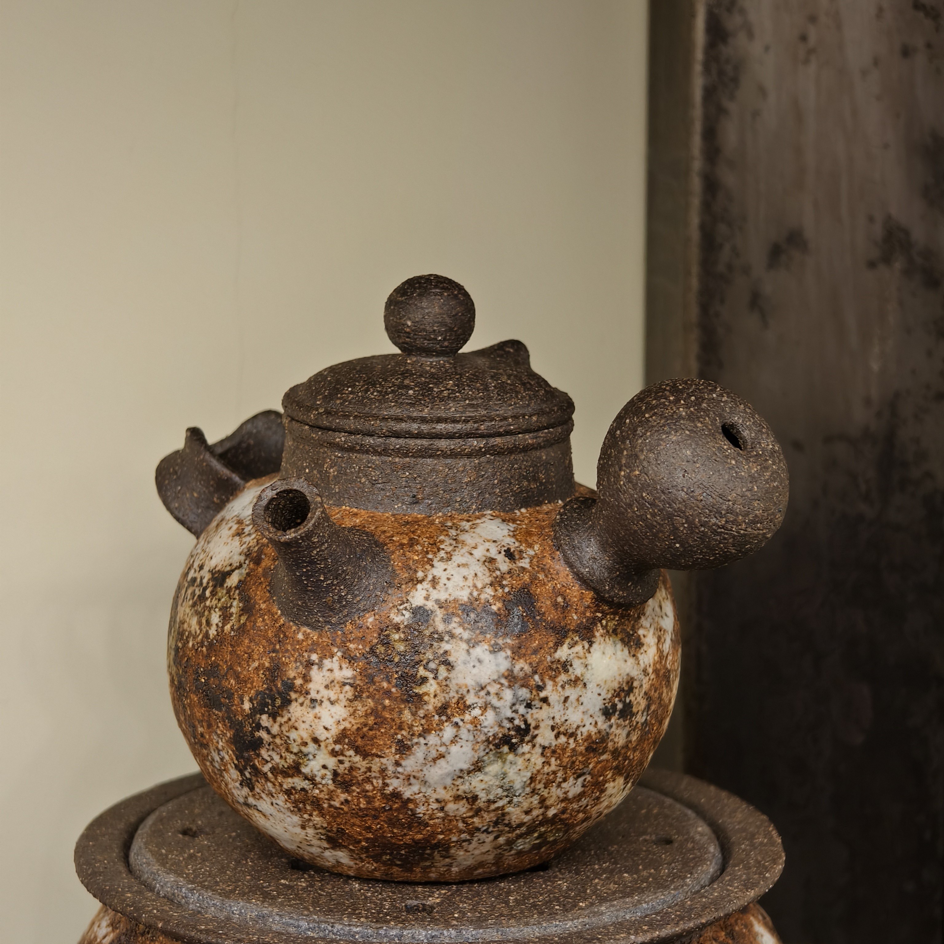 陶艺家李仁嵋 纯手工岩矿壶 