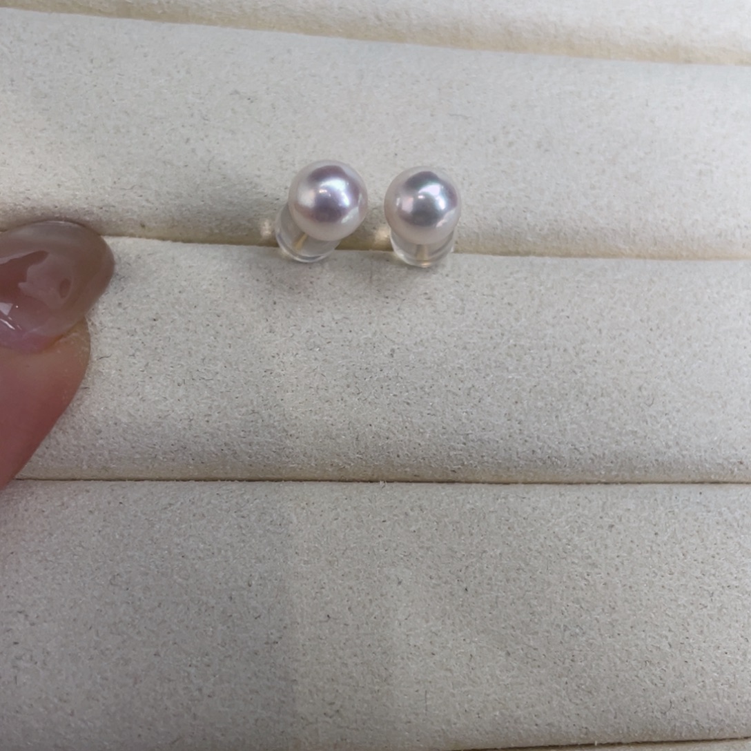 18K金镶嵌海水珍珠耳饰