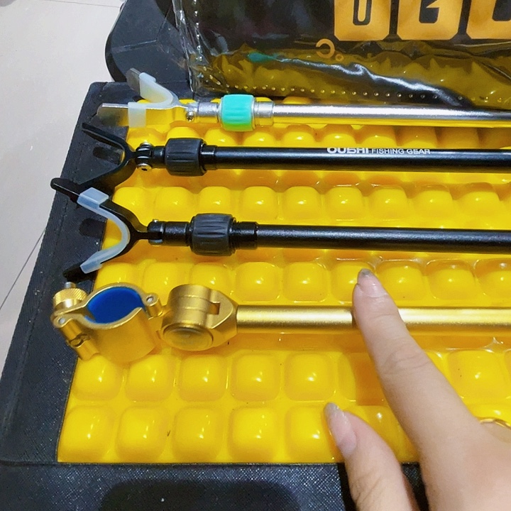 茅草金色后挂一个