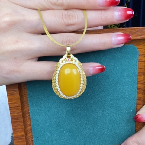 蜜蜡颈饰银S925镶嵌吊坠