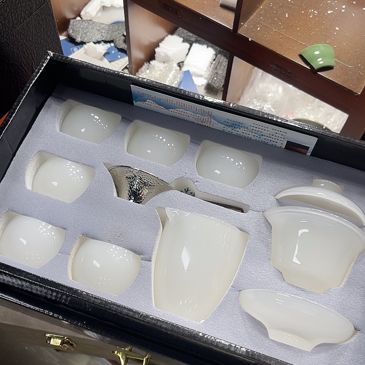 孤品茶具套装等。        