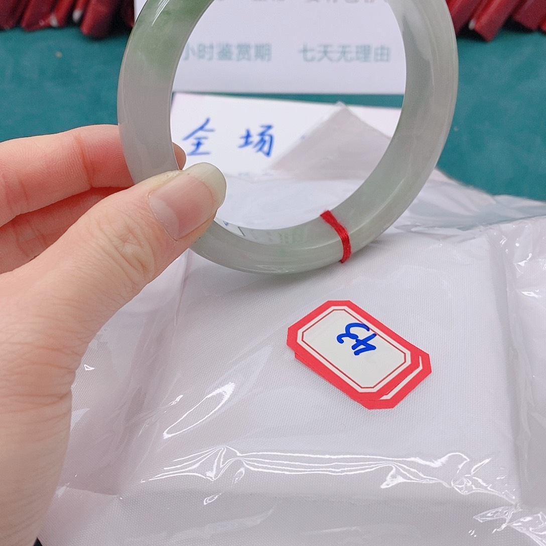 翡翠手镯未镶嵌@*河43333333
