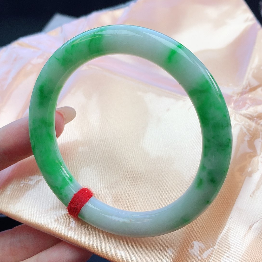 翡翠手镯未镶嵌56圆条882060