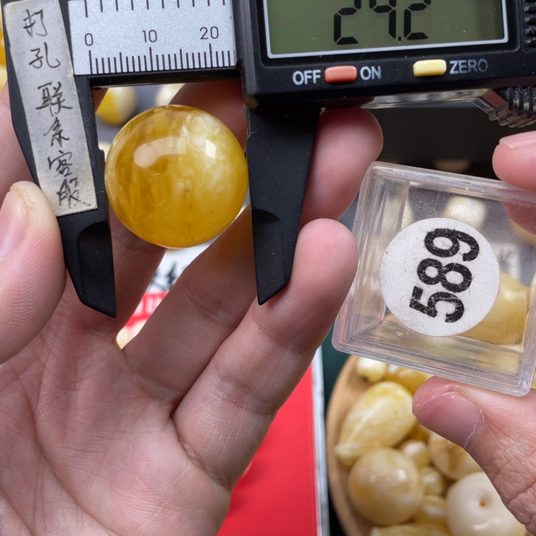 蜜蜡珠宝奇石未镶嵌