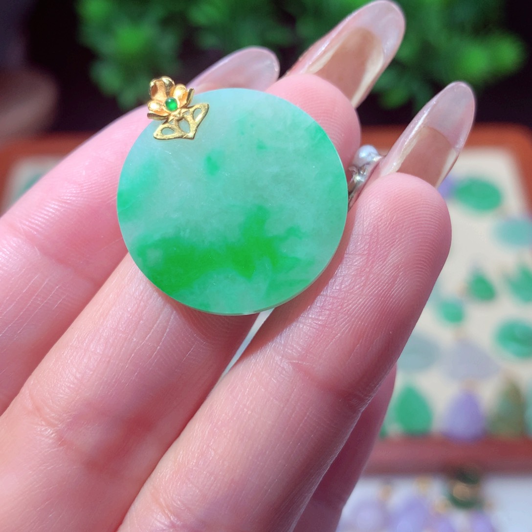 翡翠吊坠(不含链)18K金镶嵌