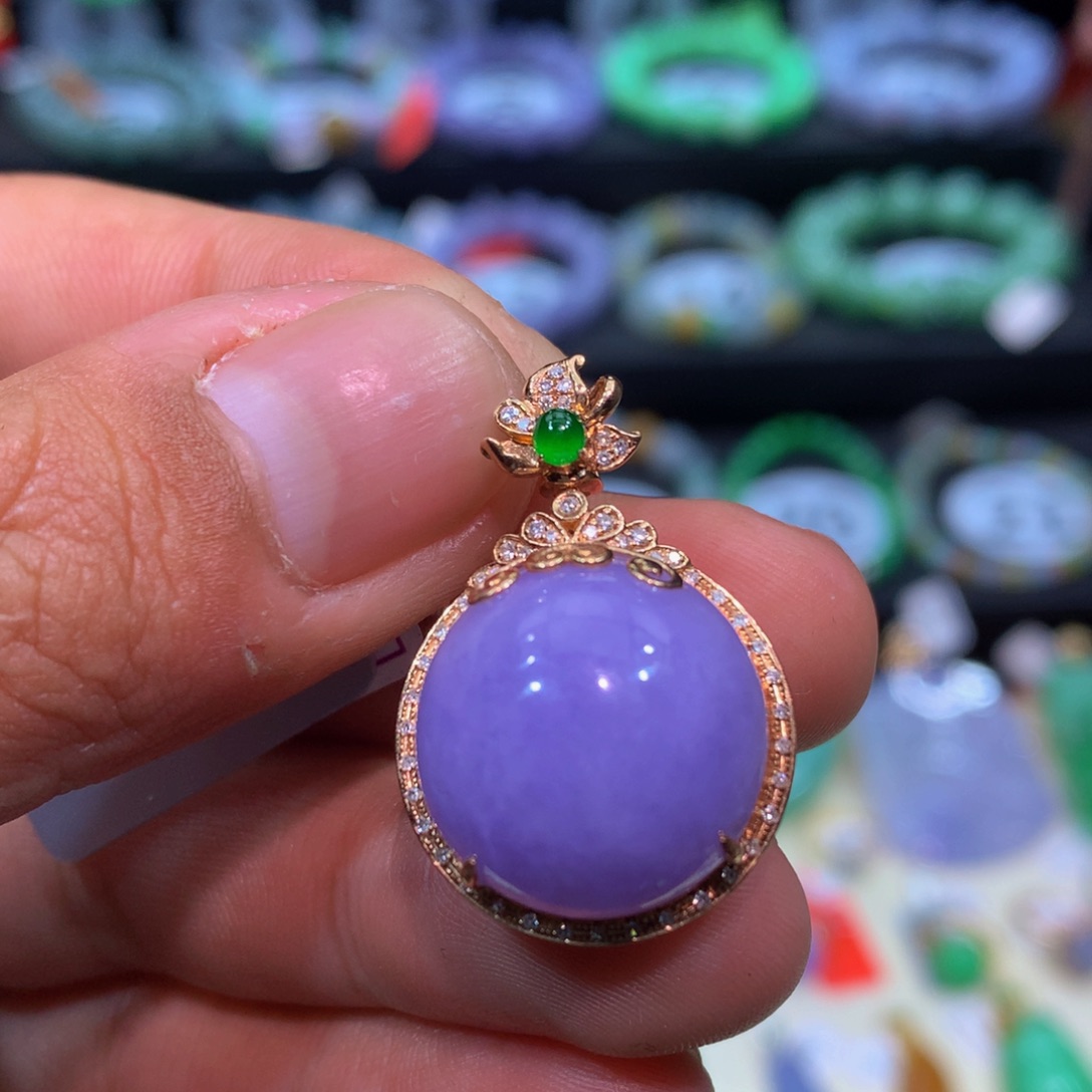 翡翠18K金镶嵌颈饰