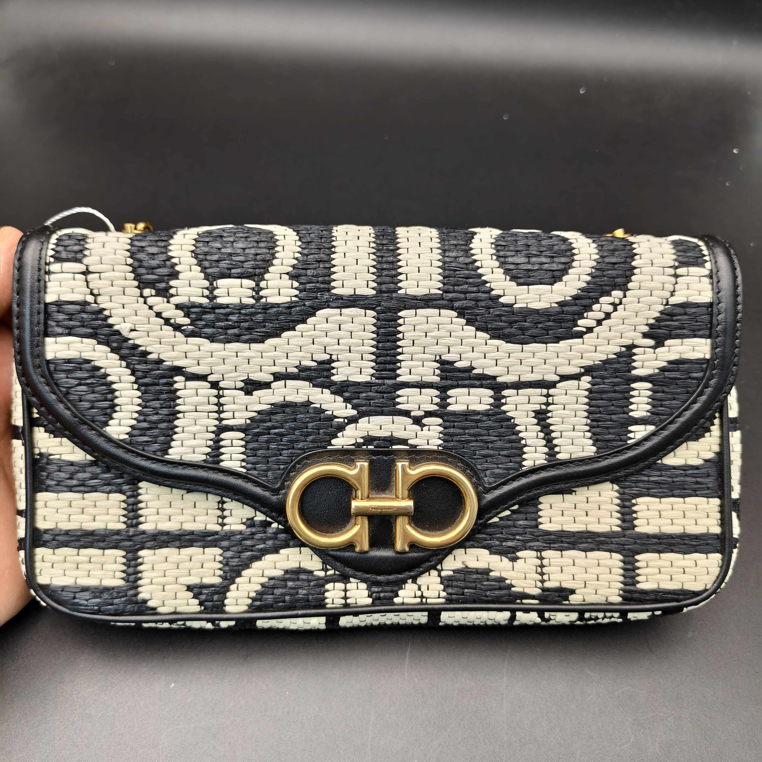 95新 FERRAGAMO/菲拉格慕 /KIKI/单肩包/14228442