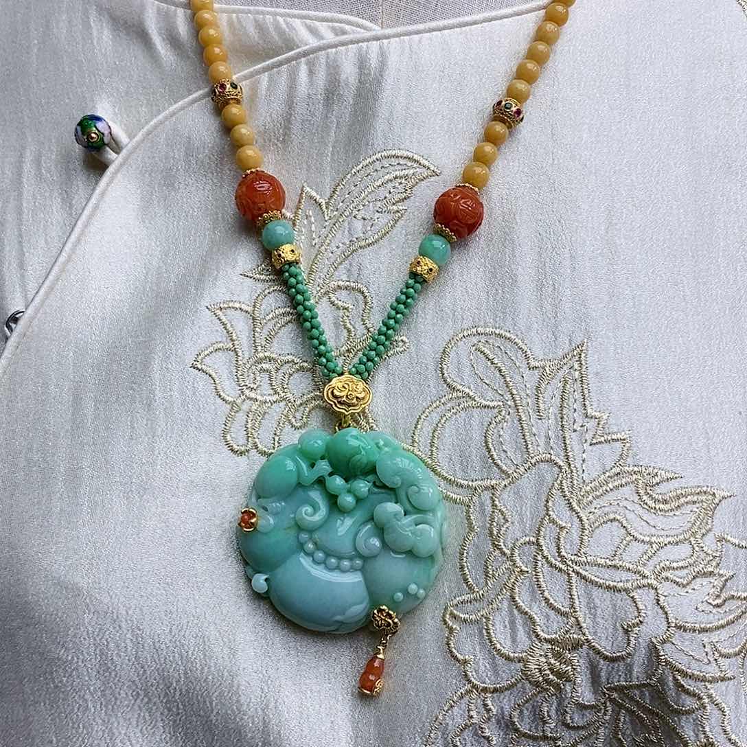 翡翠颈饰未镶嵌天然