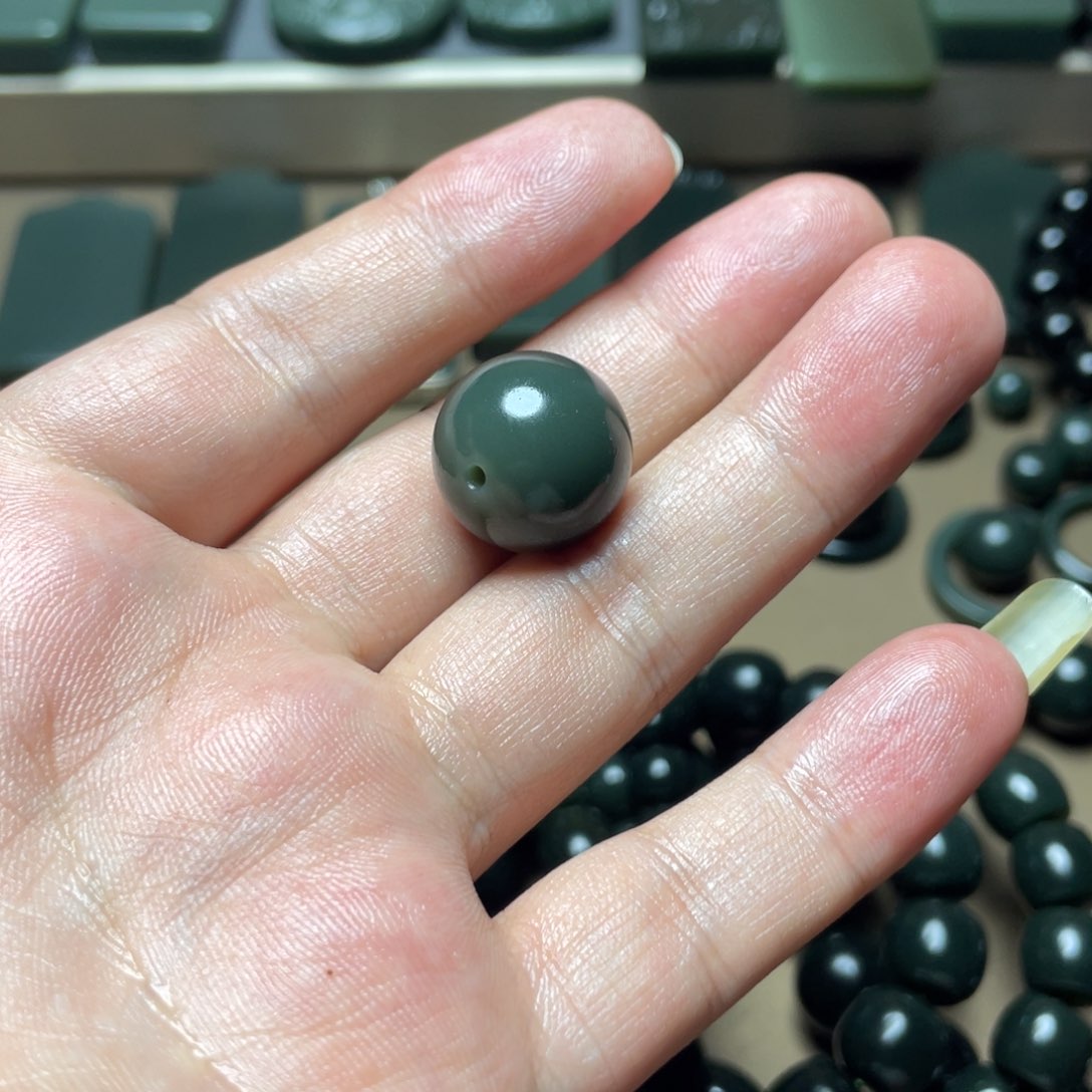 和田玉未镶嵌颈饰草**青