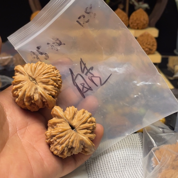 @***皓文玩核桃把件四座楼