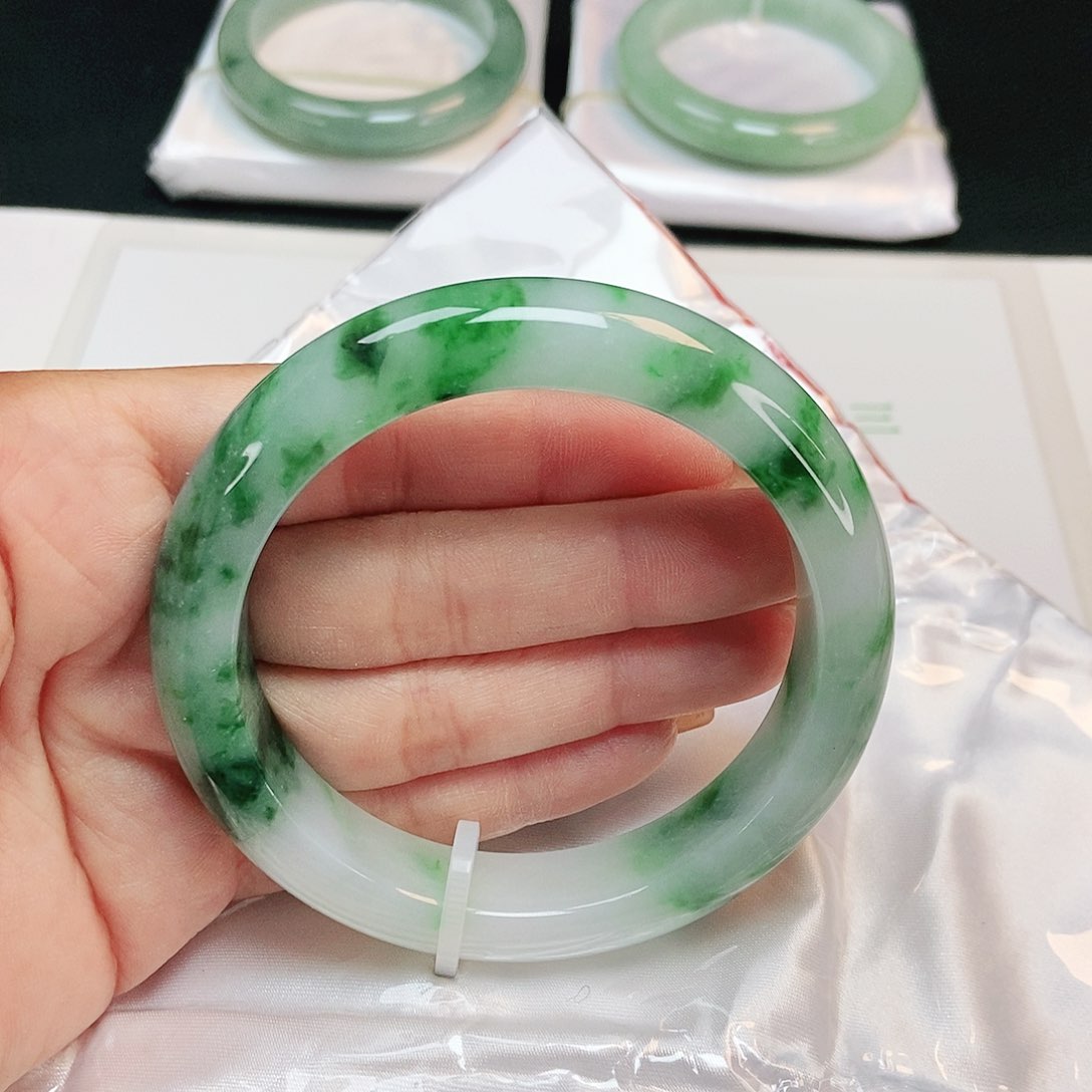 翡翠手镯未镶嵌 正圈60+