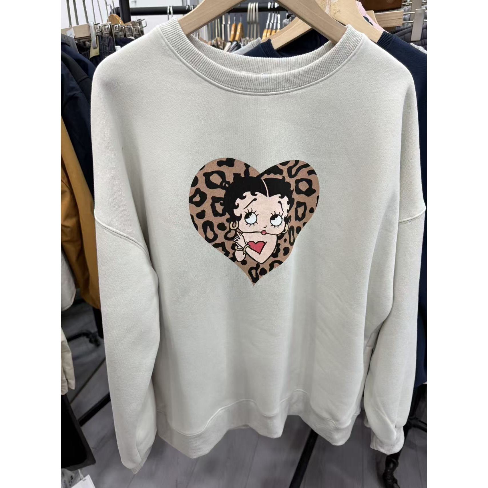 【主播推荐】女士爱心豹纹女孩印花圆领卫衣85021