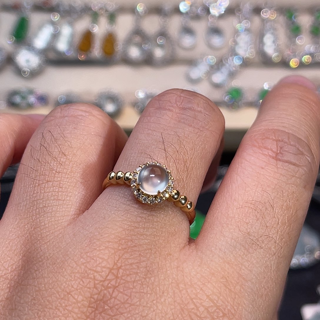 翡翠18K金镶嵌戒指冰蛋