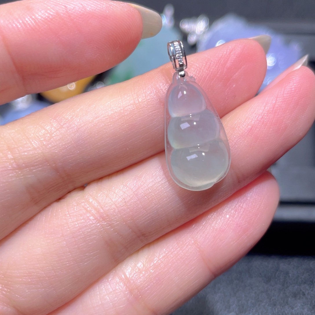 颈饰18K金镶嵌翡翠翡翠