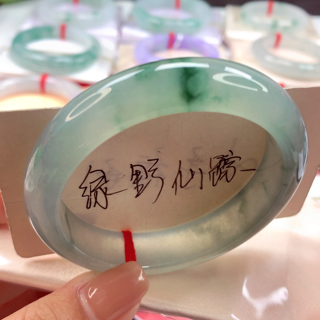 翡翠手镯未镶嵌师妹