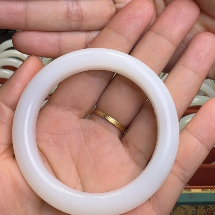 和田玉手镯未镶嵌山*