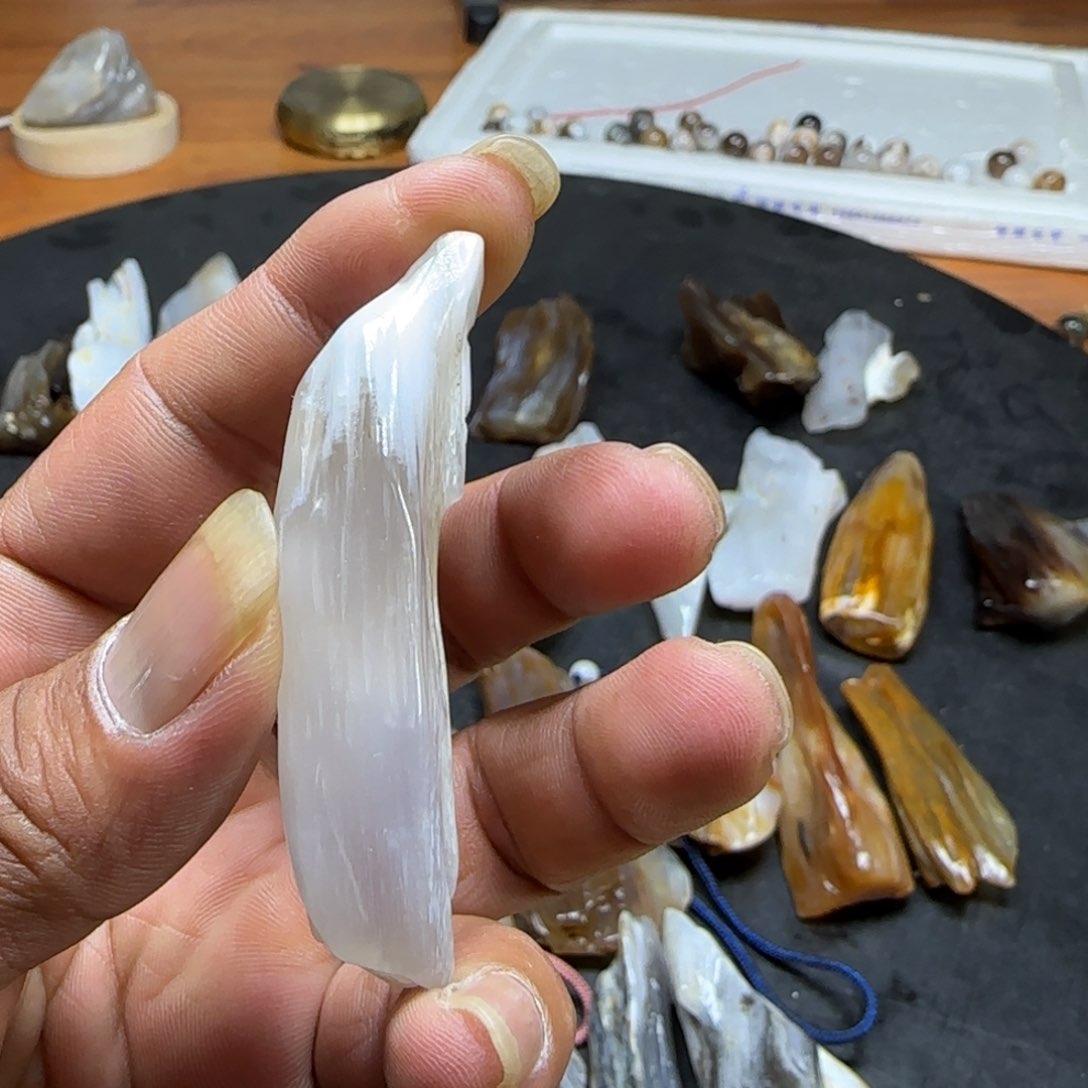 硅化玉手把未镶嵌