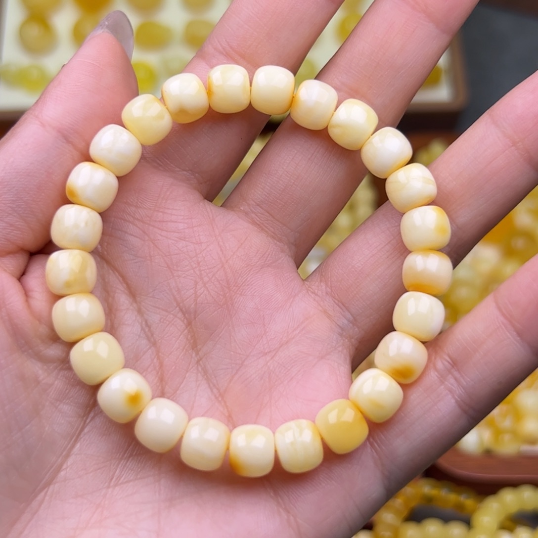 琥珀未镶嵌裸石浓白蜡沁色