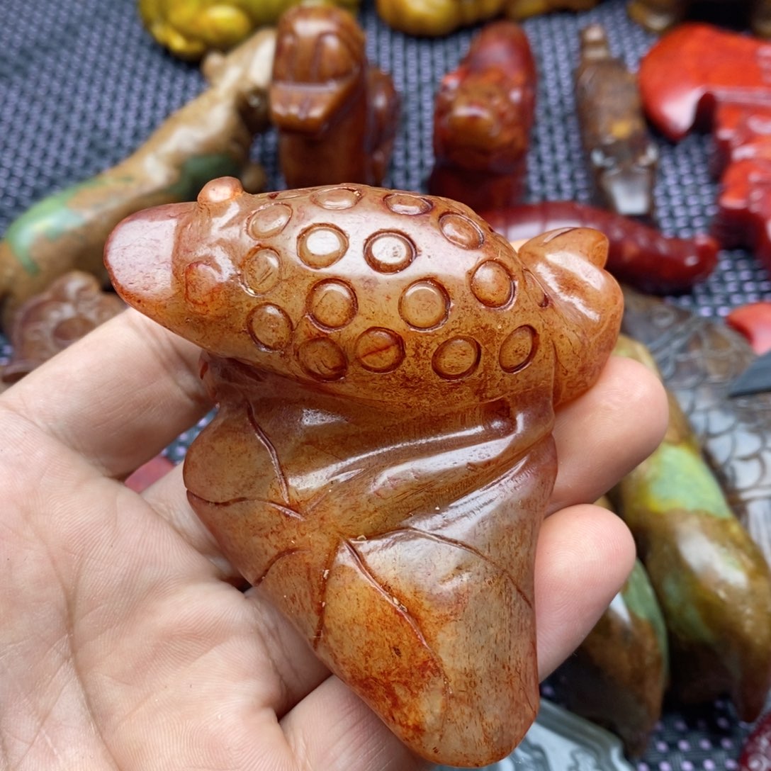 蛇纹石玉颈饰未镶嵌