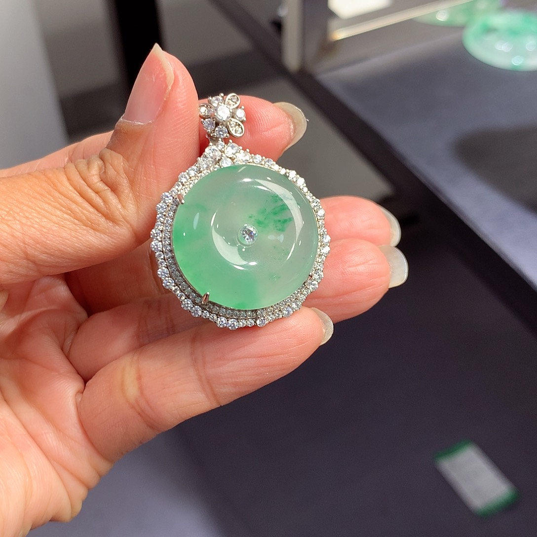 颈饰银S925镶嵌石英质玉（非洲翠）