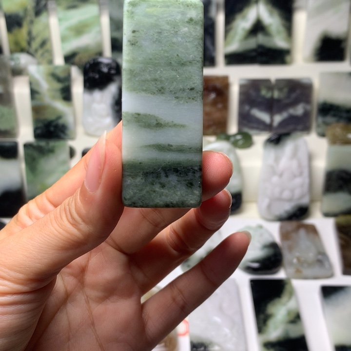 独山玉未镶嵌颈饰