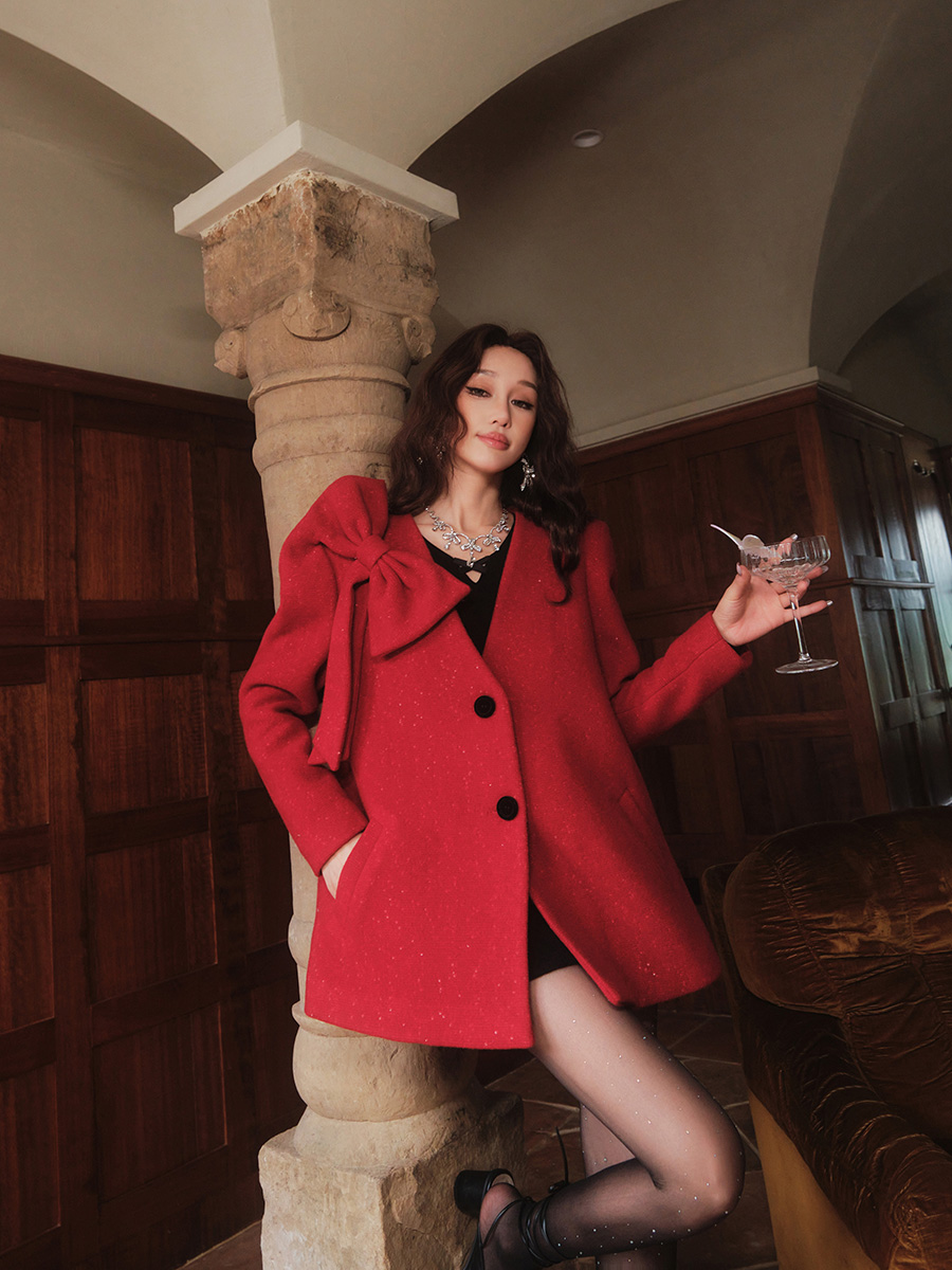GUO JINGYI 【清仓特惠 售罄下架】红亮片羊毛不对称袖A摆大衣