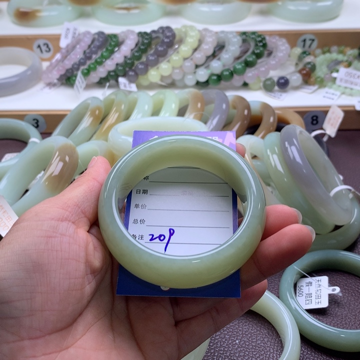 和田玉未镶嵌手镯