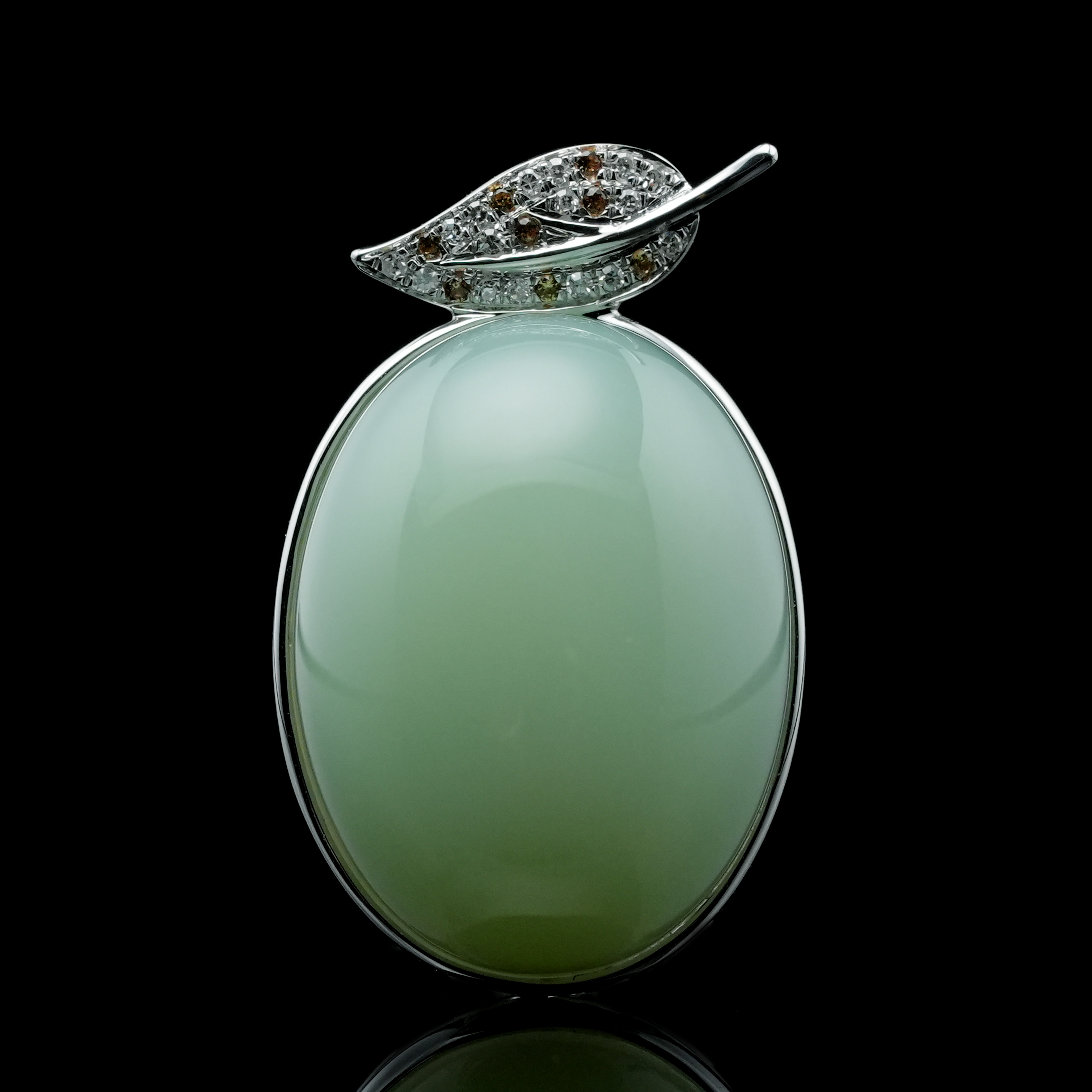 【周陶陶】【听雨】粉青蛋面和田玉吊坠，独特叶片造型，质感高级