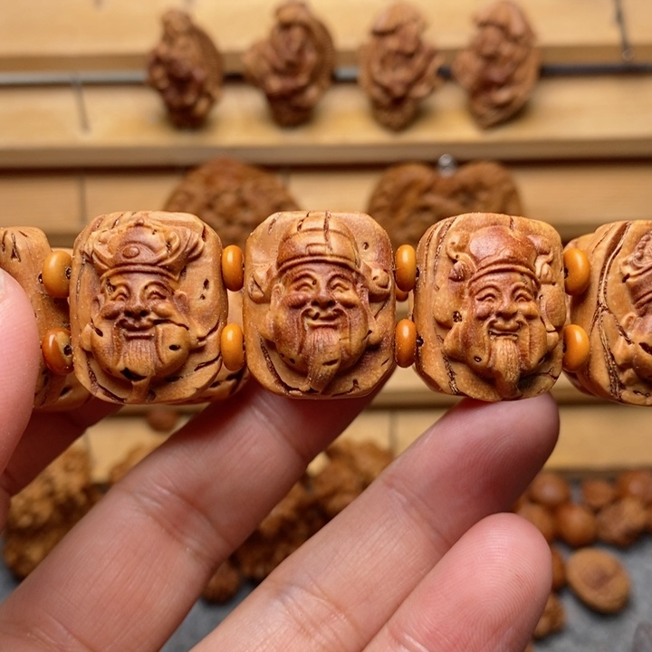 桃核雕刻财神手牌