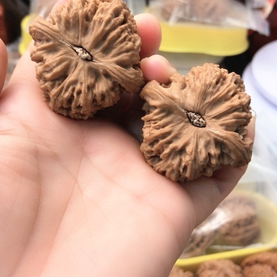 文玩核桃把件看****手南疆石