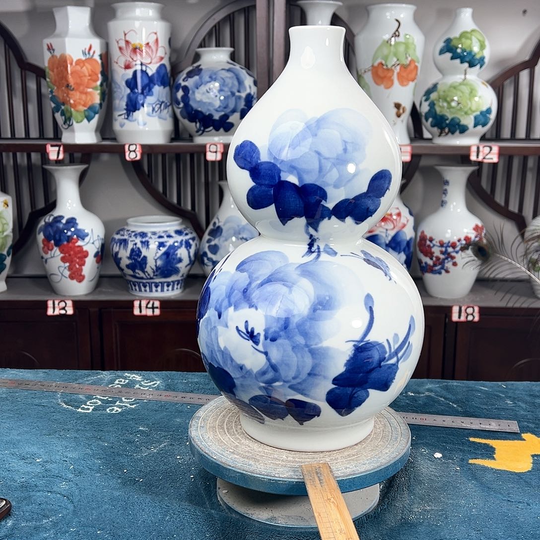 摆件景德镇陶瓷葫青牡