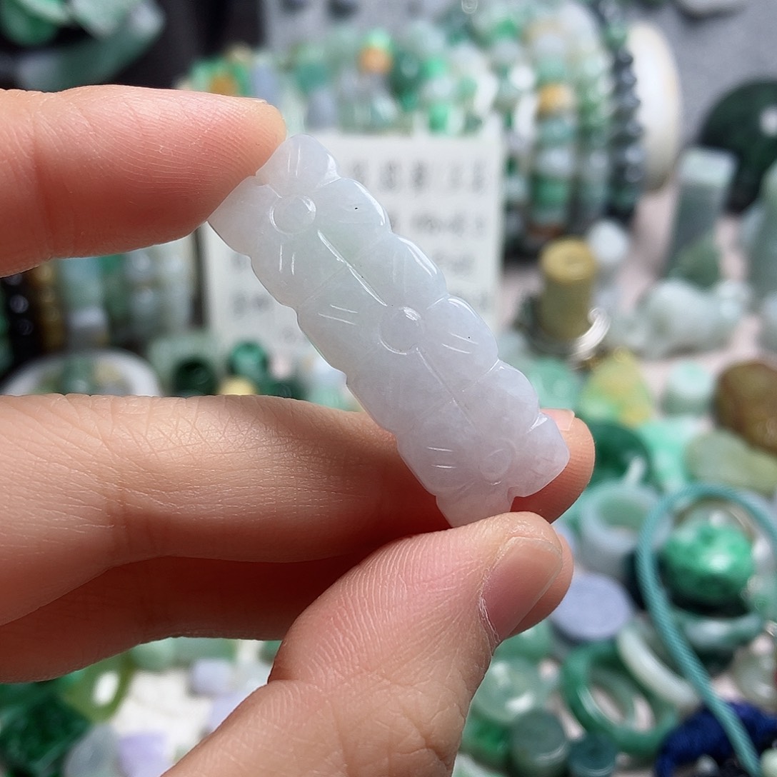 翡翠颈饰未镶嵌手牌
