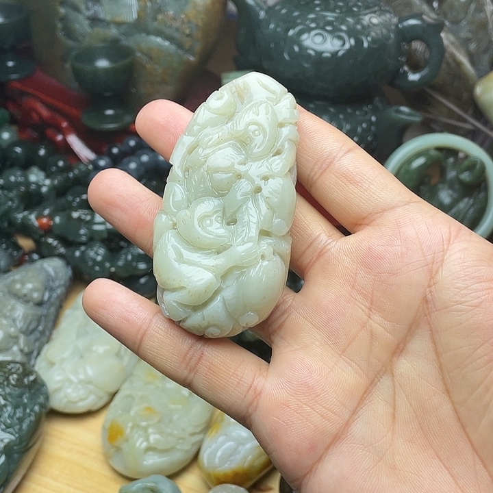 和田玉未镶嵌挂件