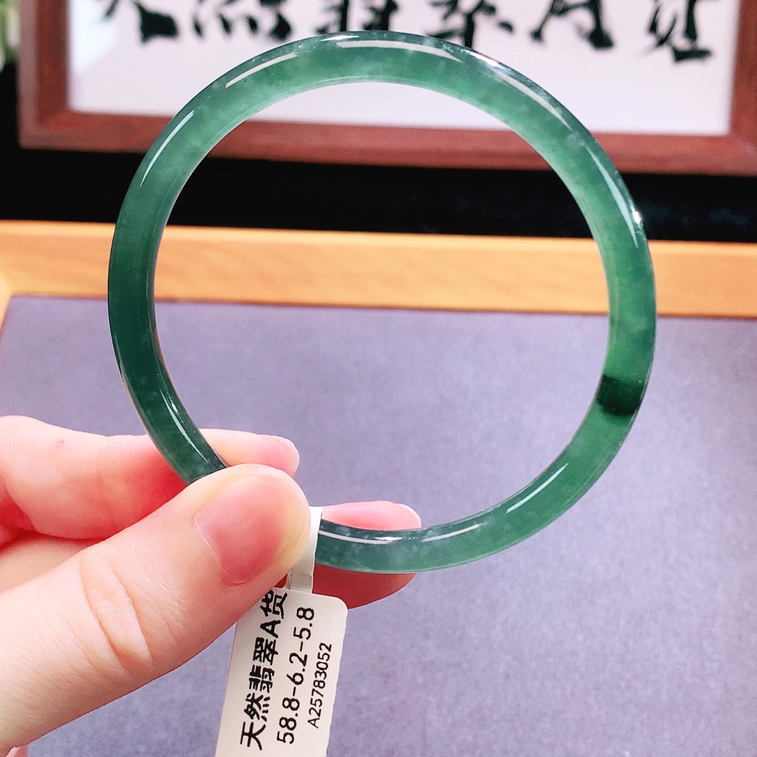 翡翠手镯未镶嵌天然翡翠