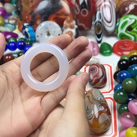 玛瑙/玉髓颈饰未镶嵌