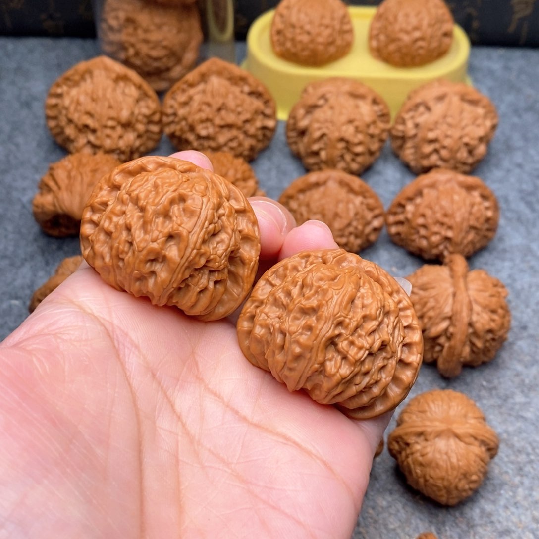 文玩核桃把件精品闷白狮子头41+全品